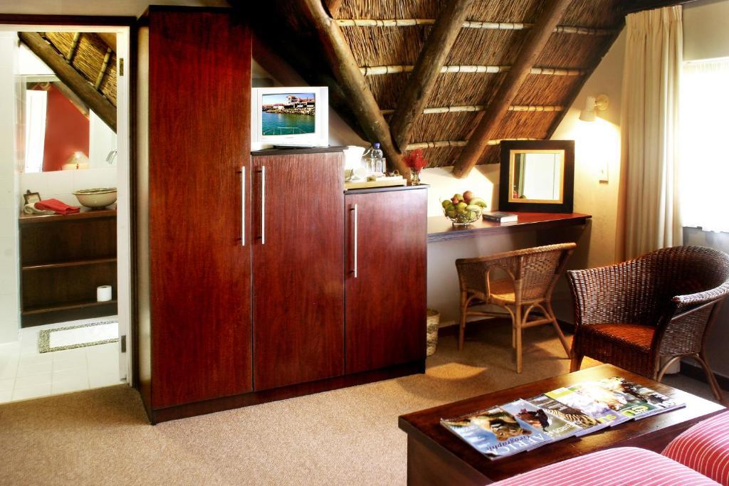 Thatchwood Country Lodge St Francis Bay Rum bild
